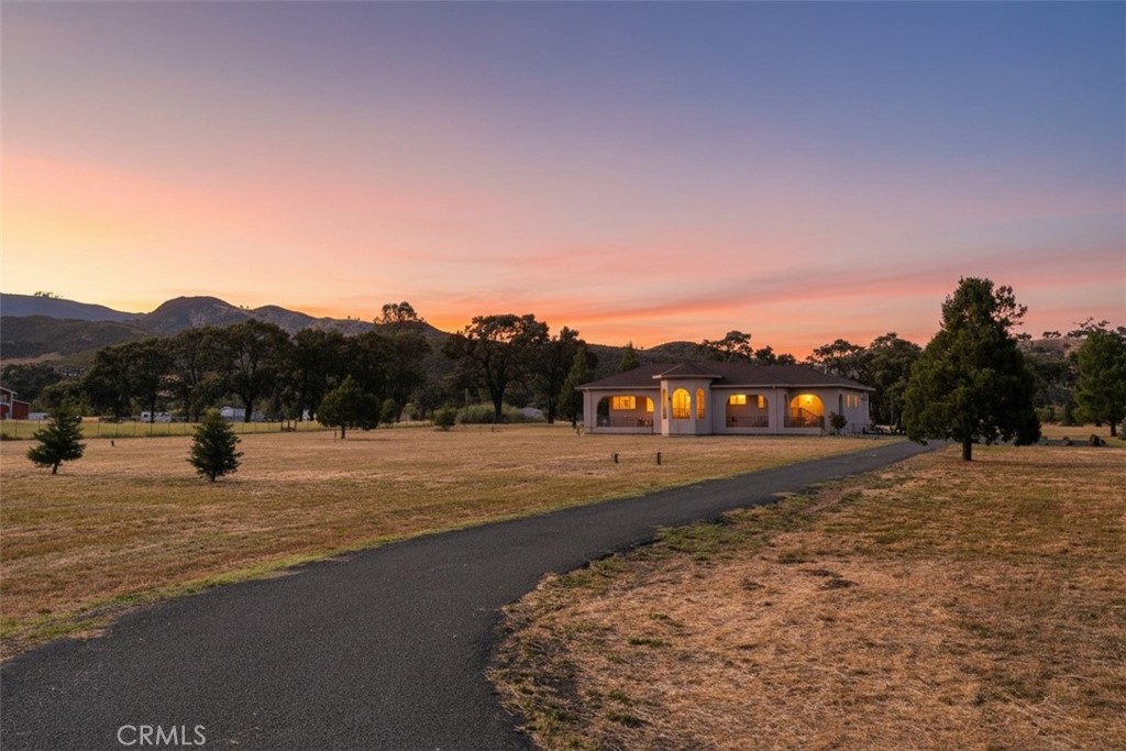 20805 Napa Avenue Property Photo 2