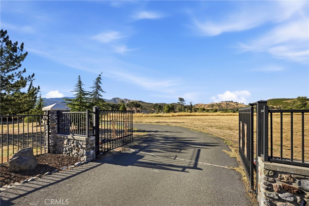 20805 Napa Avenue Property Photo 5
