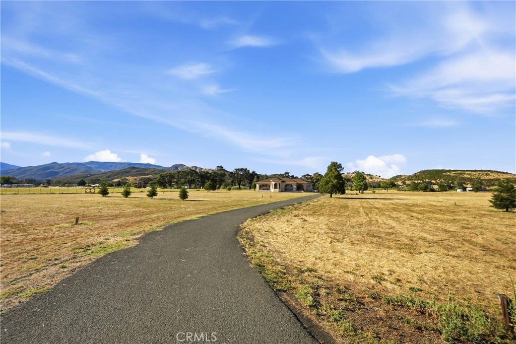 20805 Napa Avenue Property Photo 6