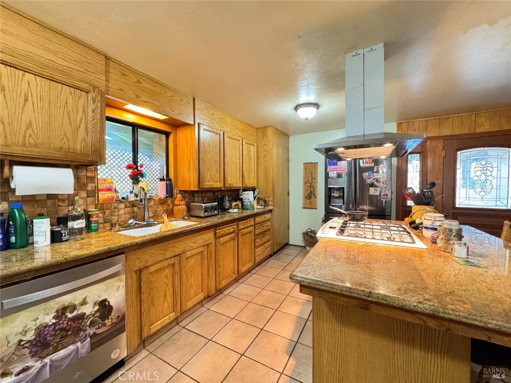 4400 Lake Ridge Drive Property Photo 5