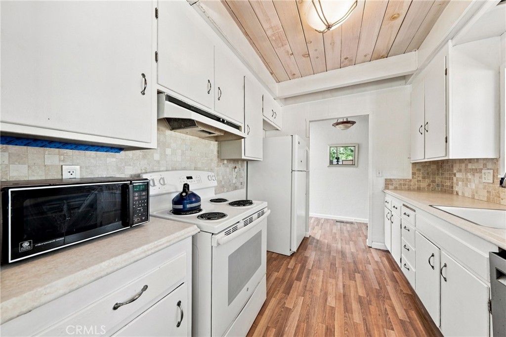 10377 Walnut Way Property Photo 13