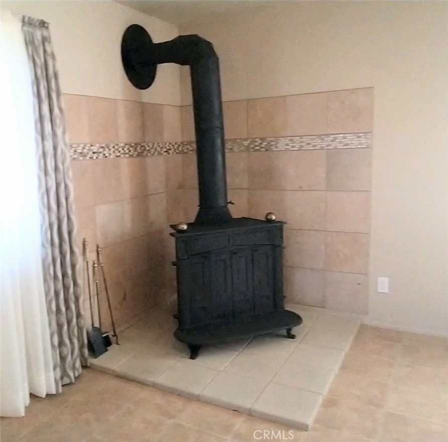 2705 Oakhurst Avenue Property Photo 2