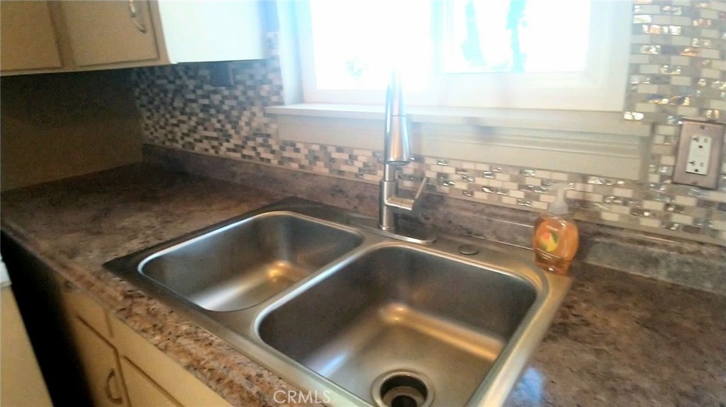 2705 Oakhurst Avenue Property Photo 4