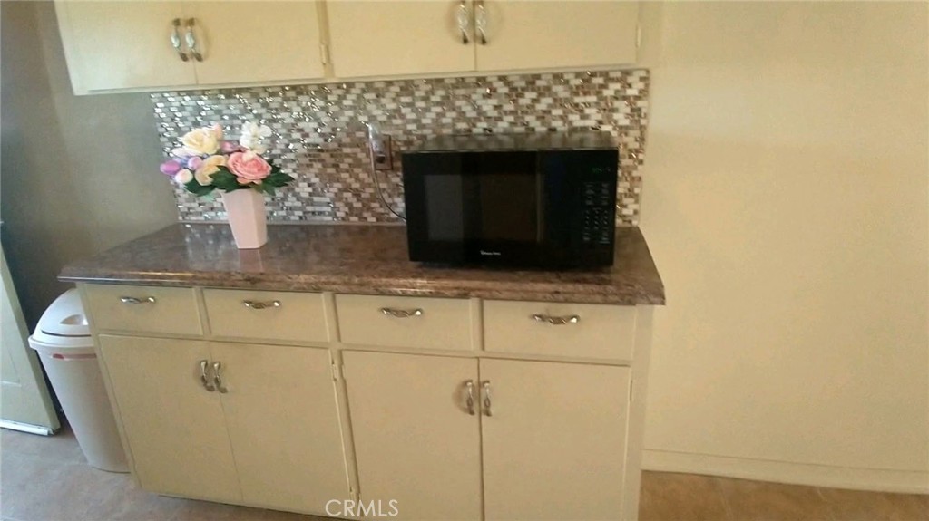 2705 Oakhurst Avenue Property Photo 5