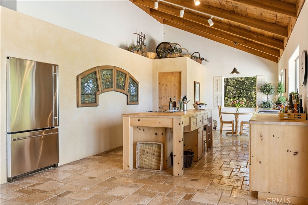 10401 Rosa Property Photo 12