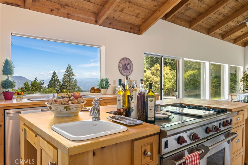 10401 Rosa Property Photo 15