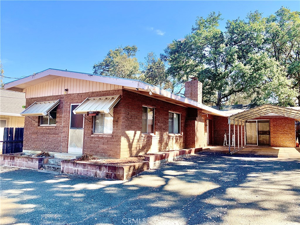 5823 Cottage Property Photo 1