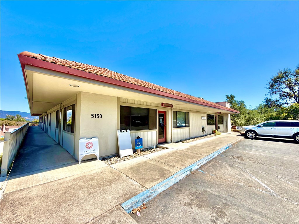 5180 Hill Road E Property Photo 3