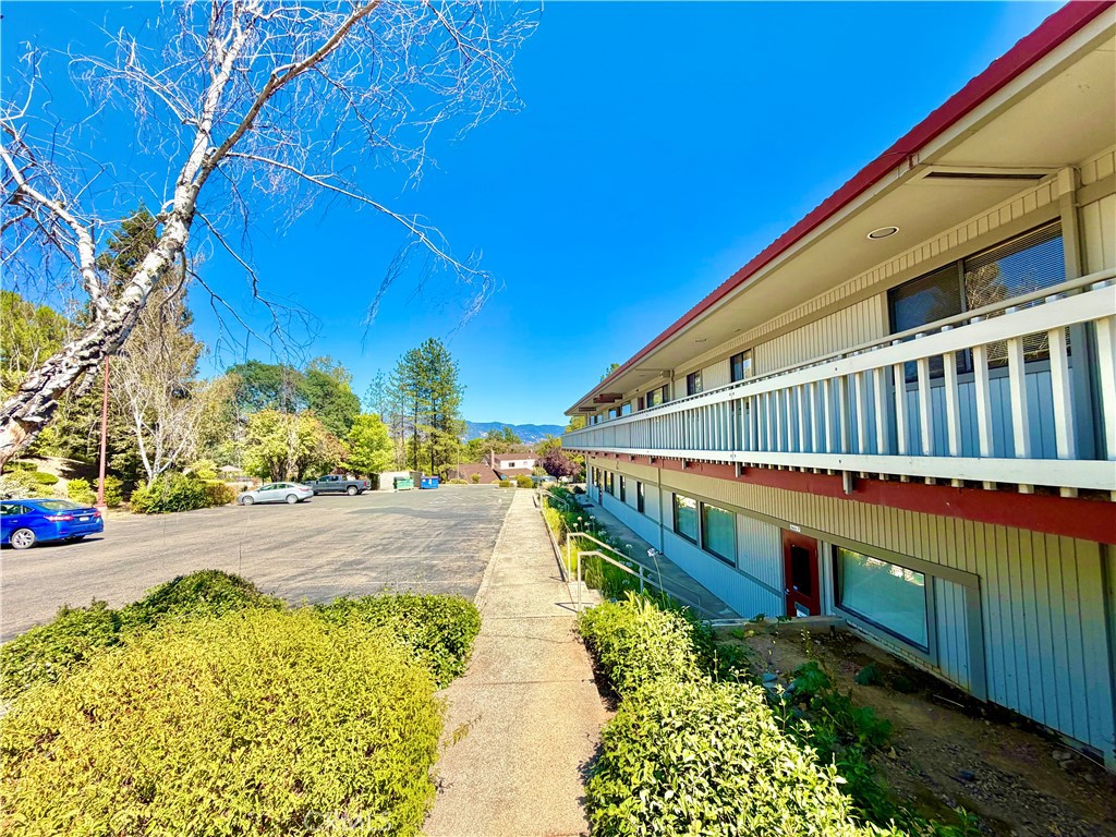 5180 Hill Road E Property Photo 4