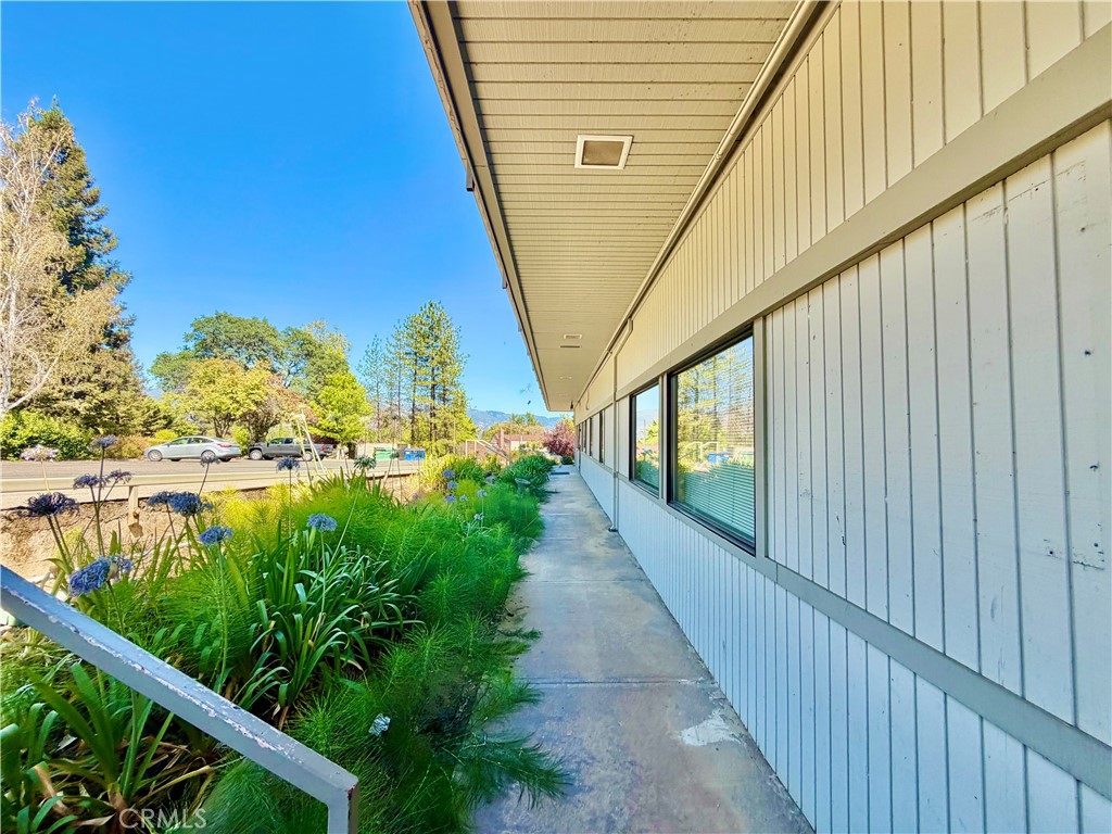 5180 Hill Road E Property Photo 5
