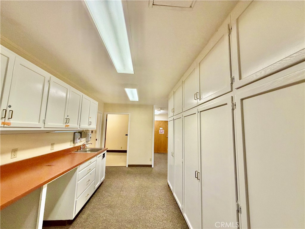 5180 Hill Road E Property Photo 9
