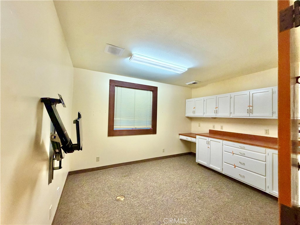5180 Hill Road E Property Photo 10
