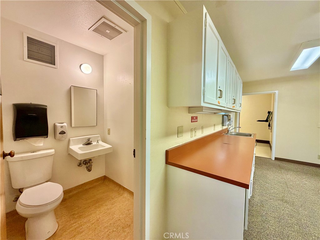 5180 Hill Road E Property Photo 11