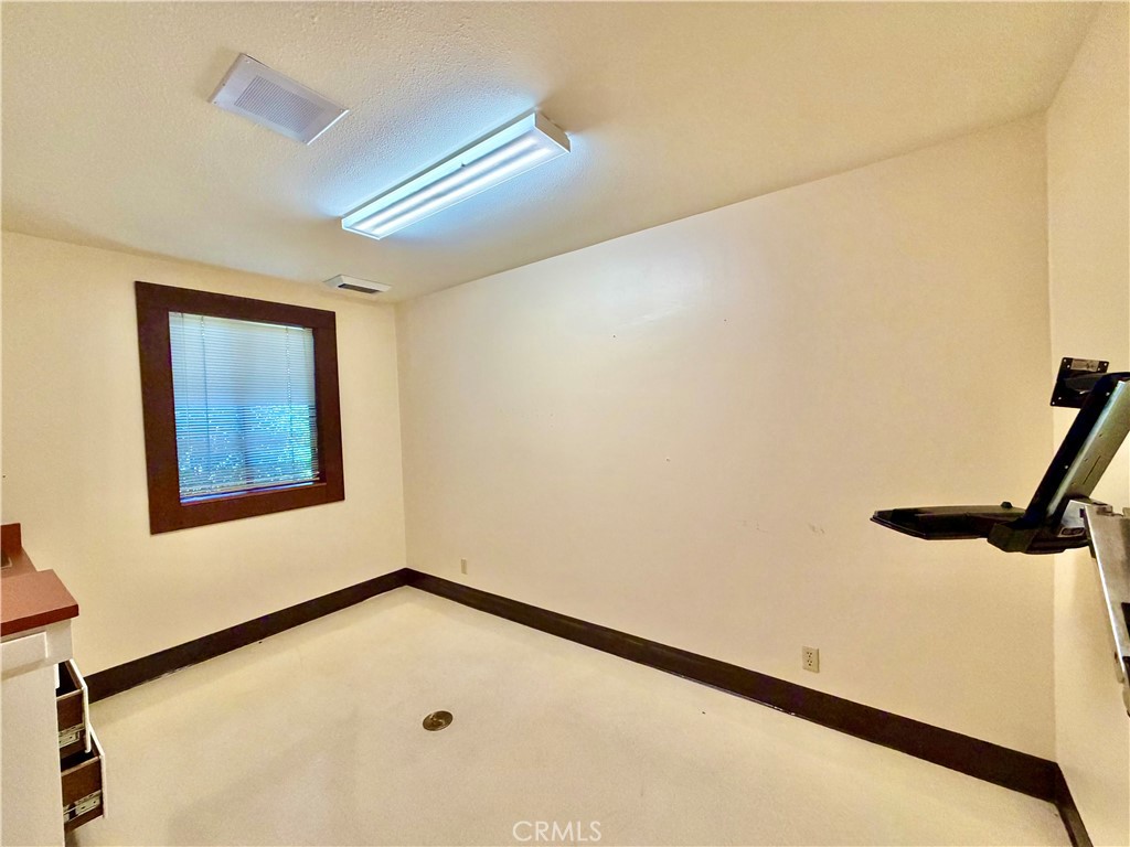 5180 Hill Road E Property Photo 13