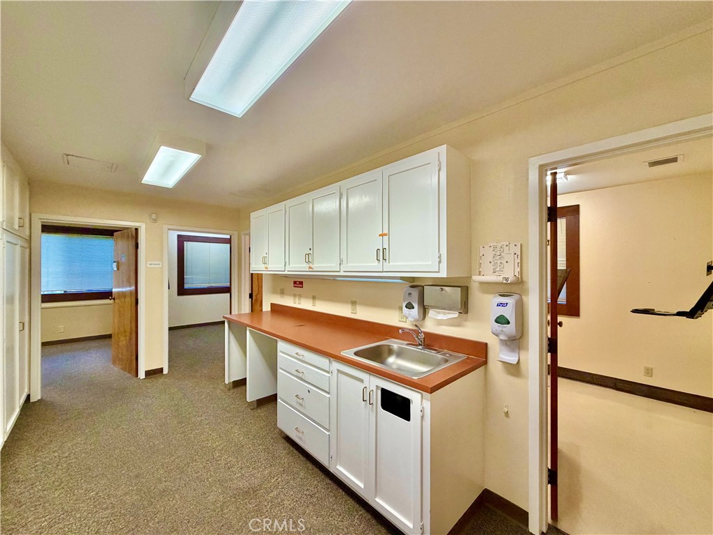 5180 Hill Road E Property Photo 14