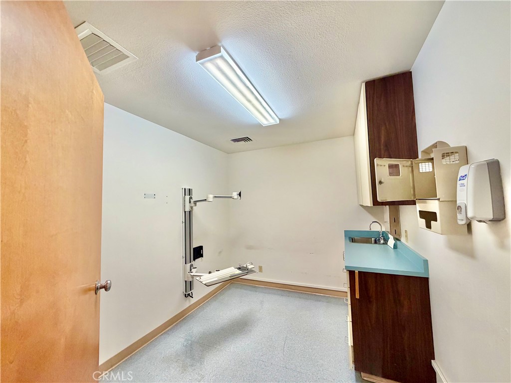 5180 Hill Road E Property Photo 17