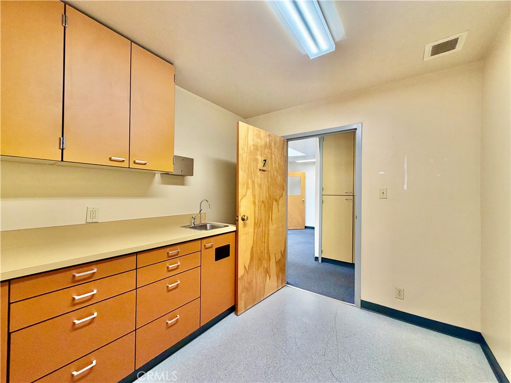 5180 Hill Road E Property Photo 35