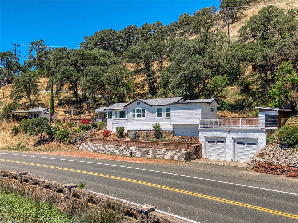 12140 E Highway 20 Property Photo 2