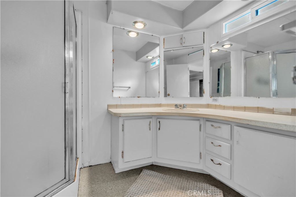 9950 E Highway 20 Property Photo 11