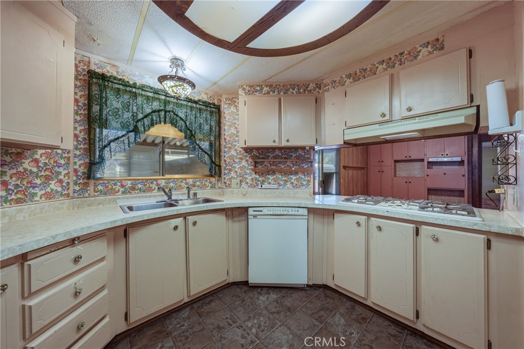 5890 E Highway 20 50 Property Photo 3