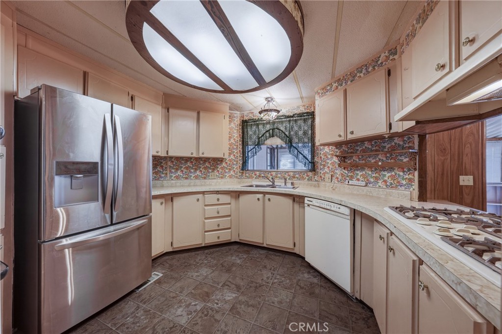 5890 E Highway 20 50 Property Photo 4
