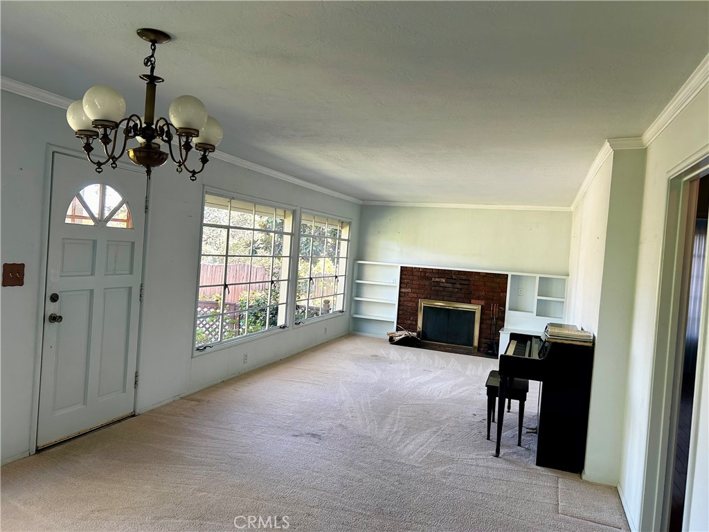 325 N Tunis Property Photo 11