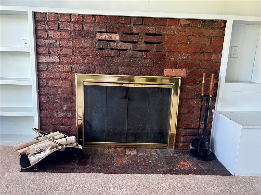 325 N Tunis Property Photo 13