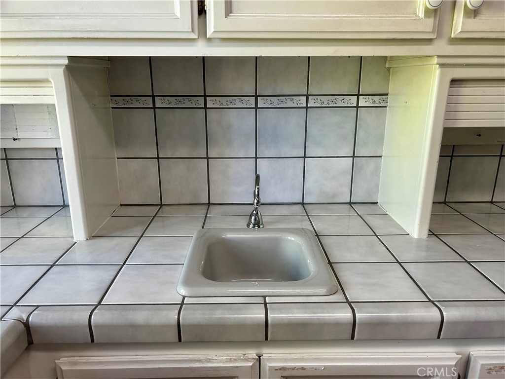 325 N Tunis Property Photo 16