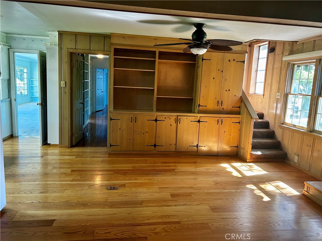 325 N Tunis Property Photo 19