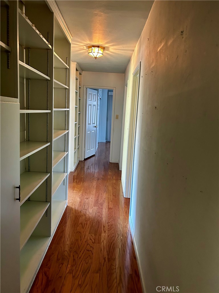325 N Tunis Property Photo 22