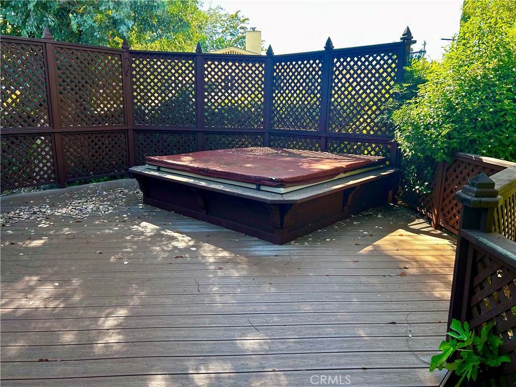 325 N Tunis Property Photo 25