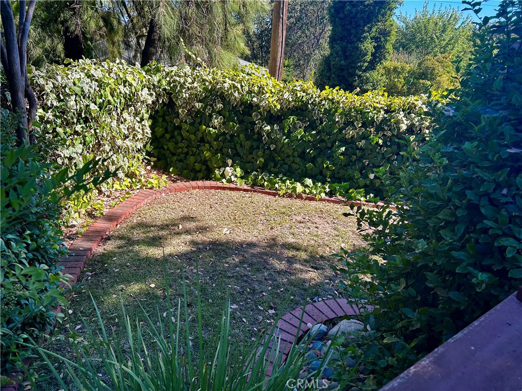 325 N Tunis Property Photo 26