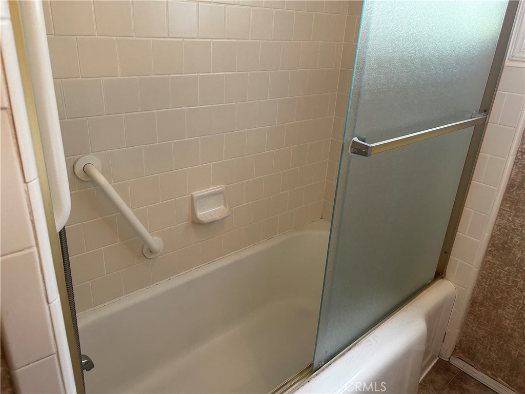 325 N Tunis Property Photo 28