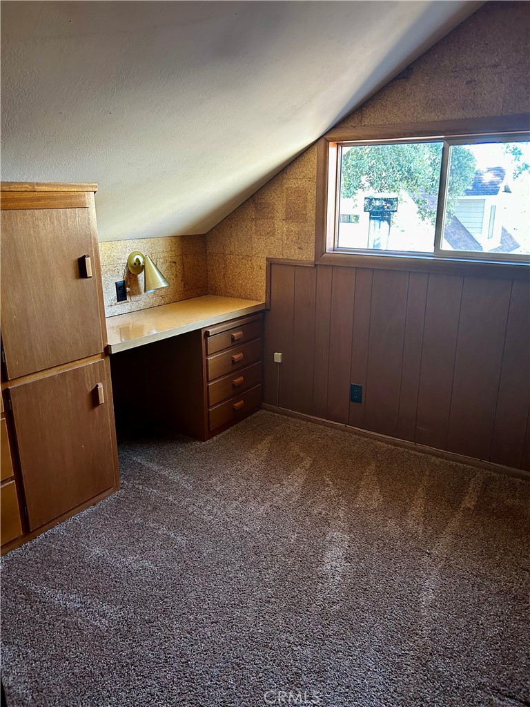 325 N Tunis Property Photo 31