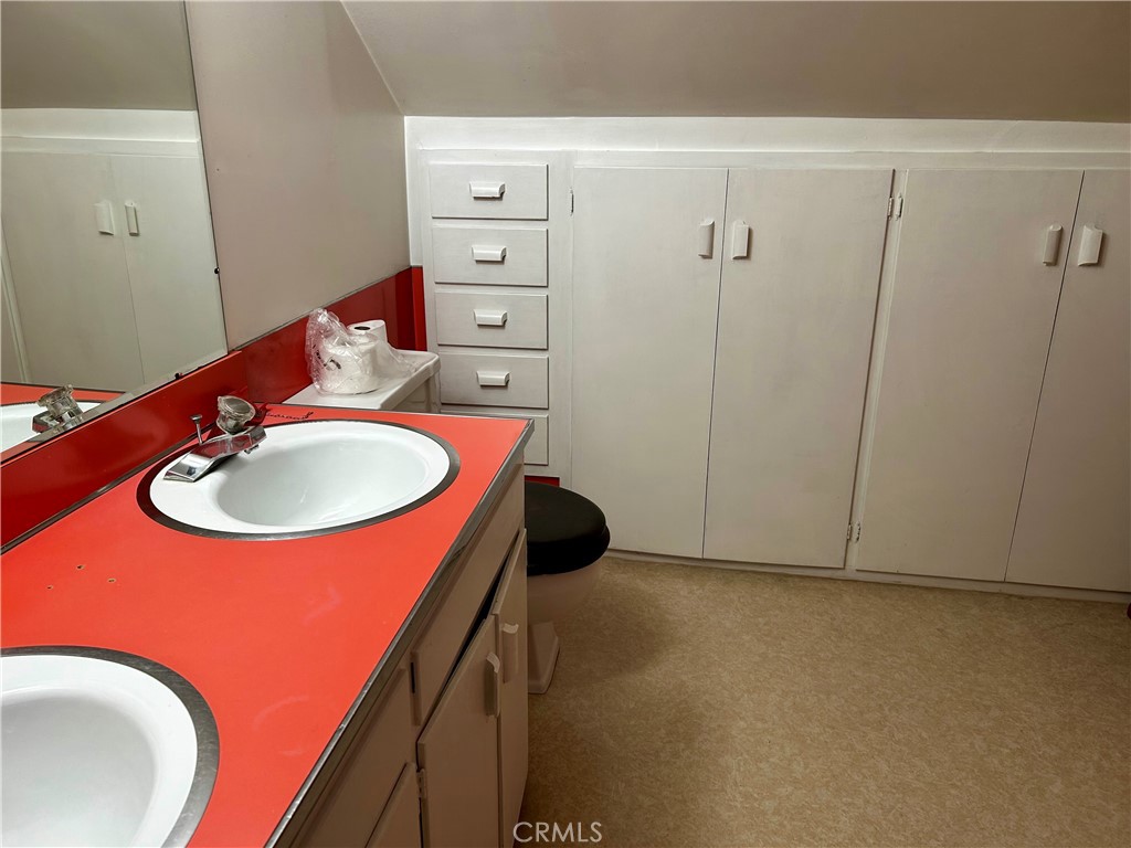 325 N Tunis Property Photo 35