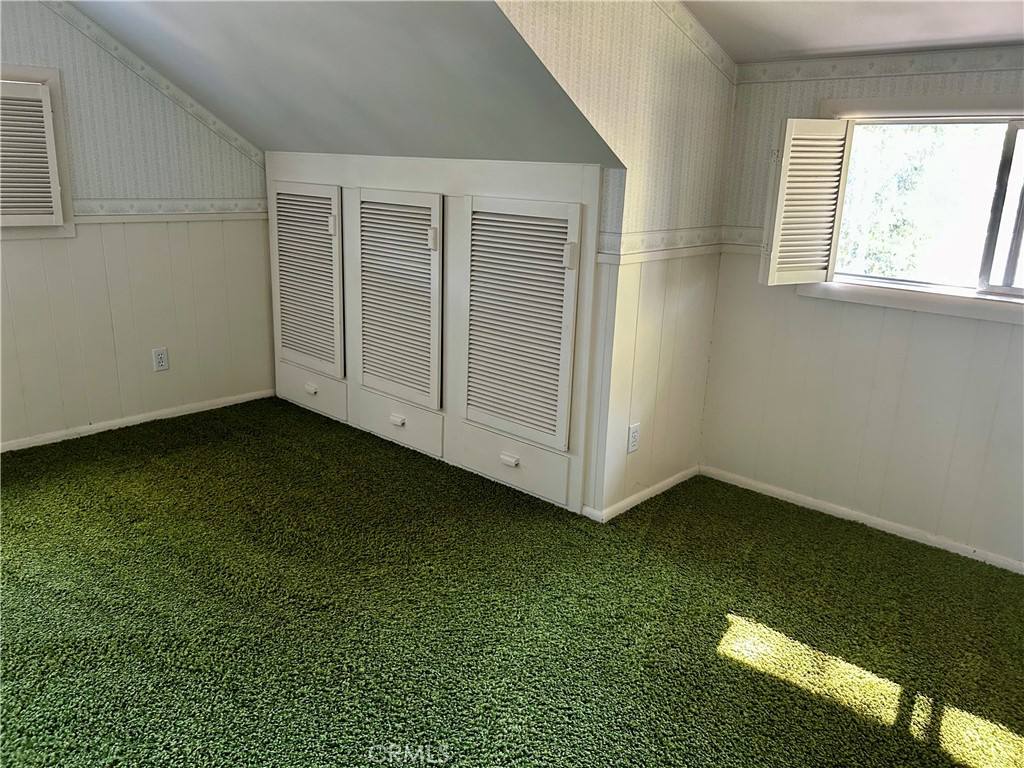 325 N Tunis Property Photo 37