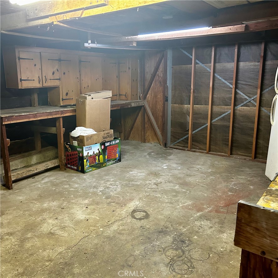 325 N Tunis Property Photo 42