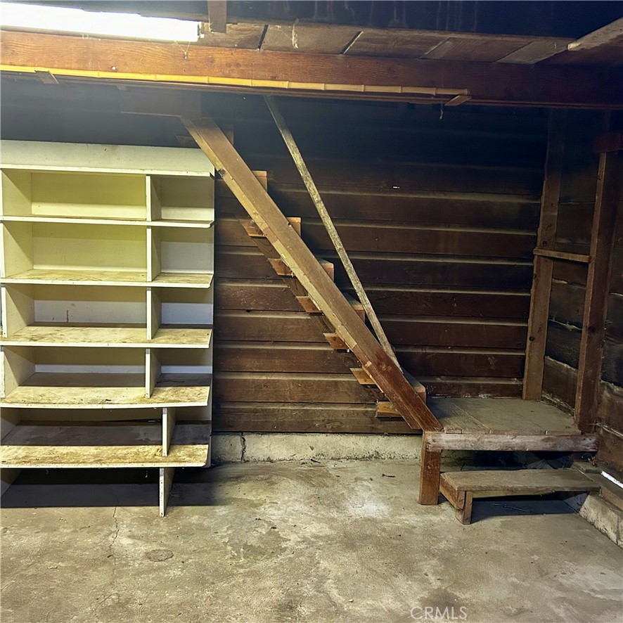 325 N Tunis Property Photo 43