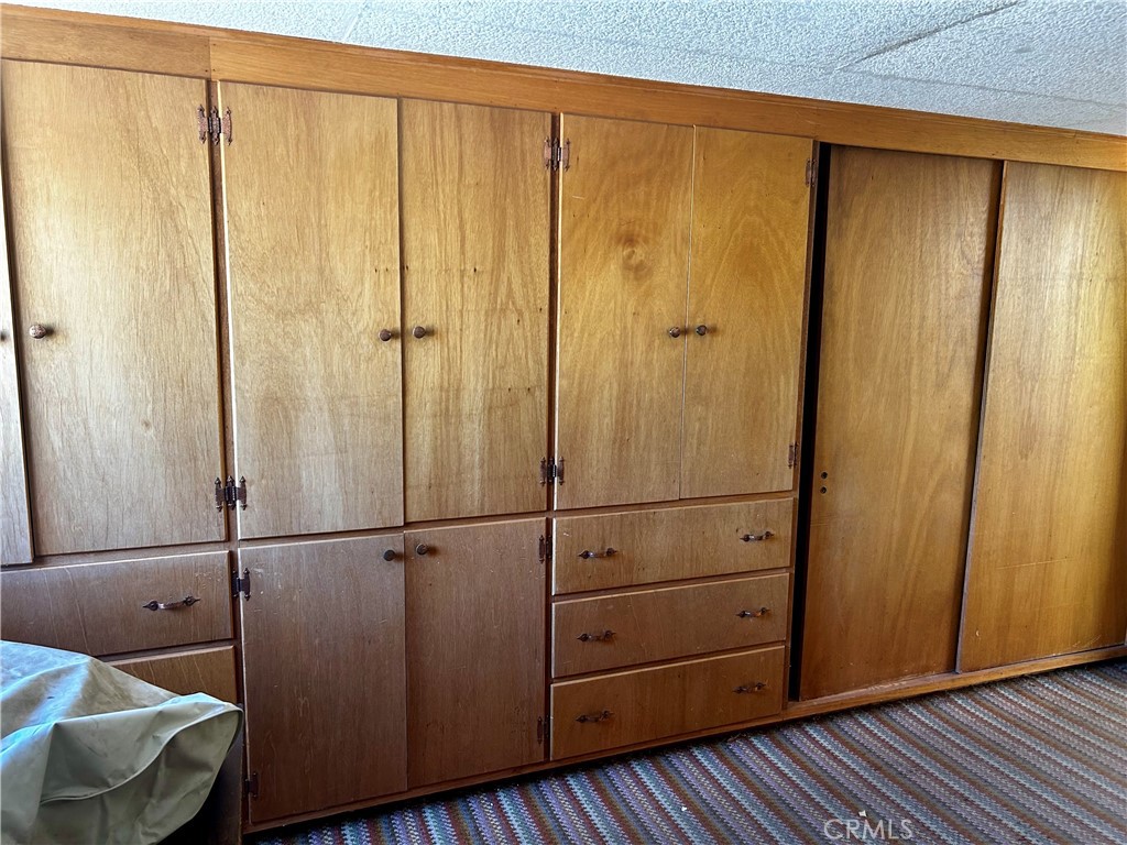 325 N Tunis Property Photo 45