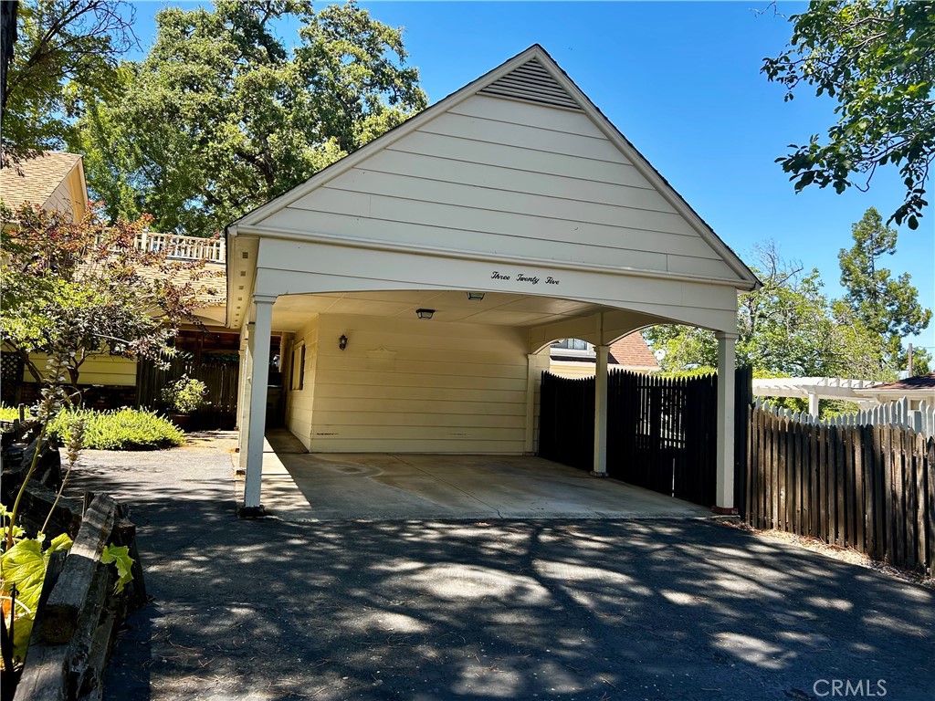 325 N Tunis Property Photo 46