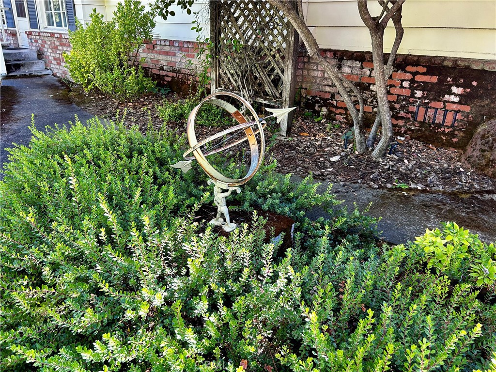 325 N Tunis Property Photo 49