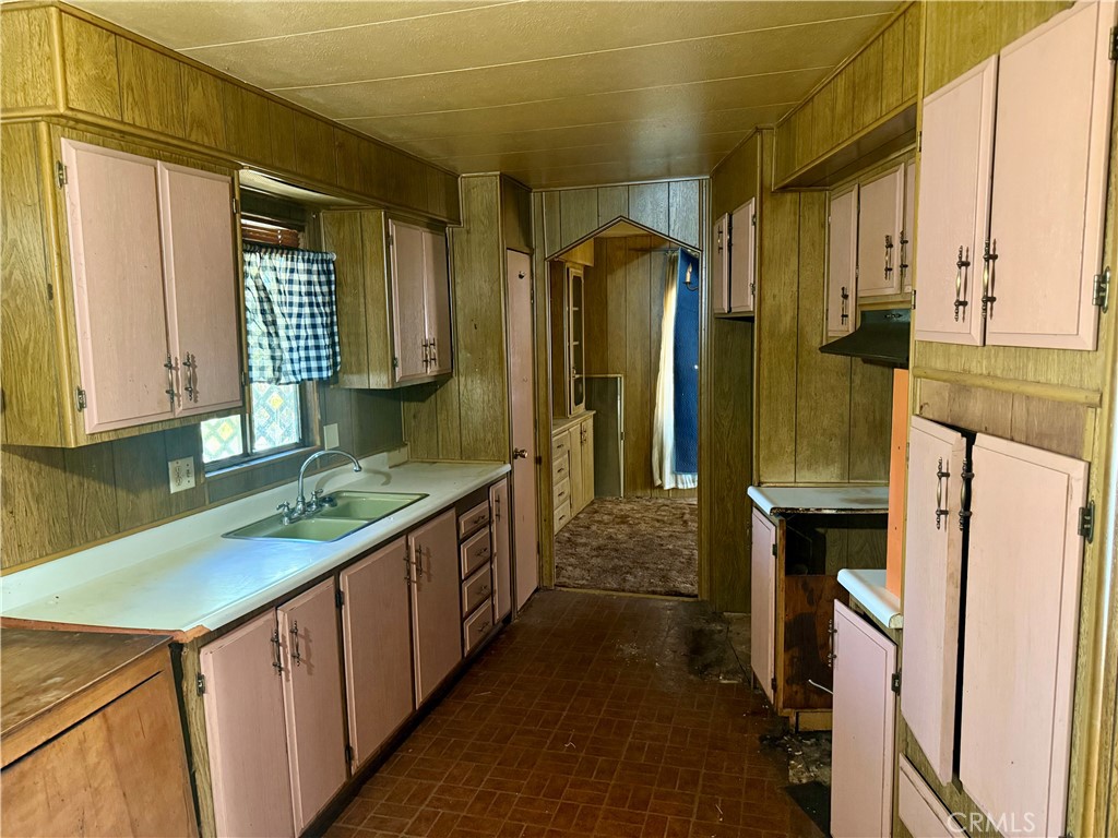 4023 Hemlock Property Photo 4