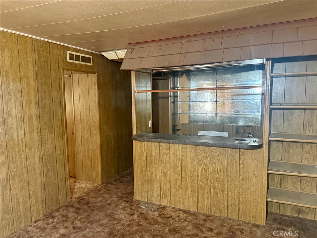 4023 Hemlock Property Photo 5