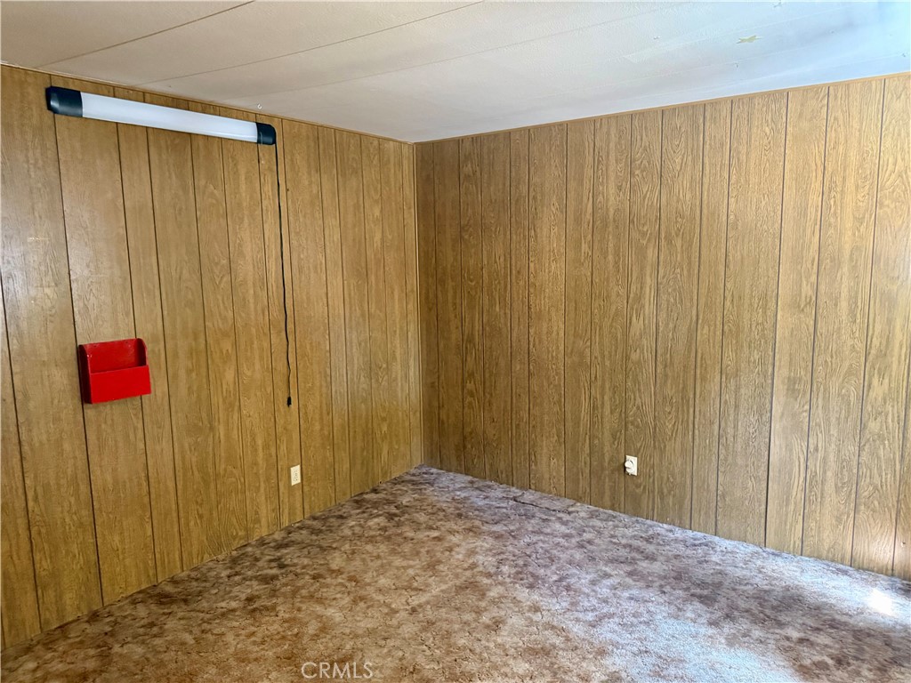 4023 Hemlock Property Photo 6