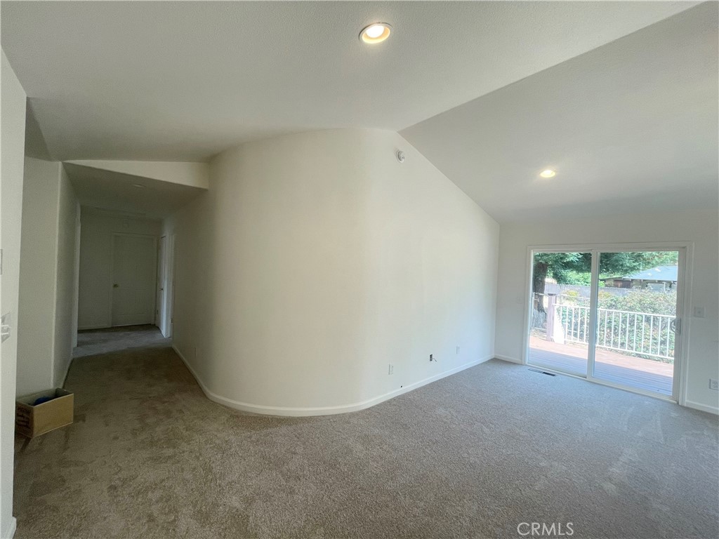 10324 Walnut Way Property Photo 7