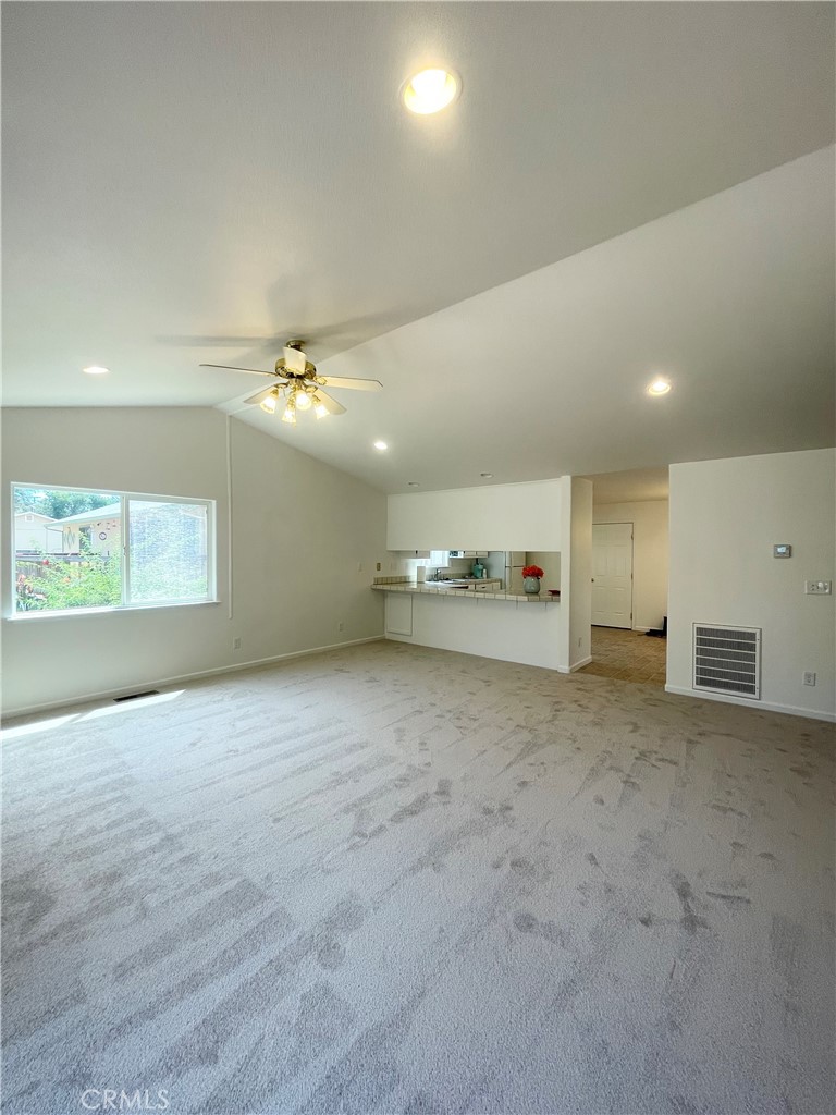 10324 Walnut Way Property Photo 8