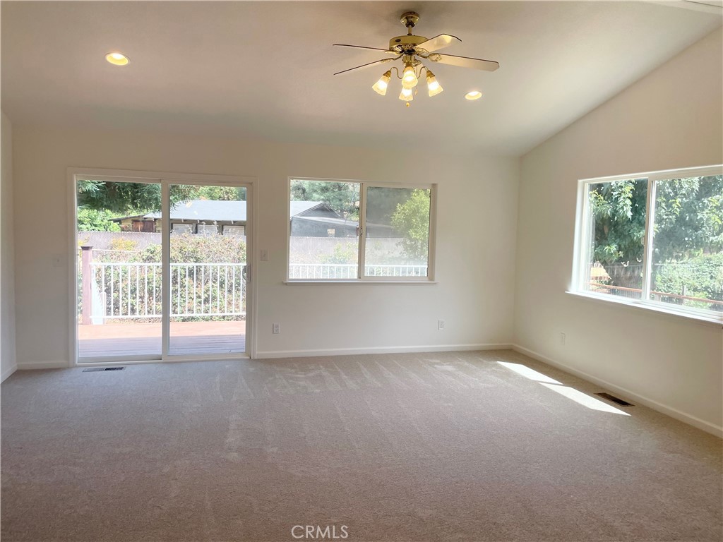 10324 Walnut Way Property Photo 9