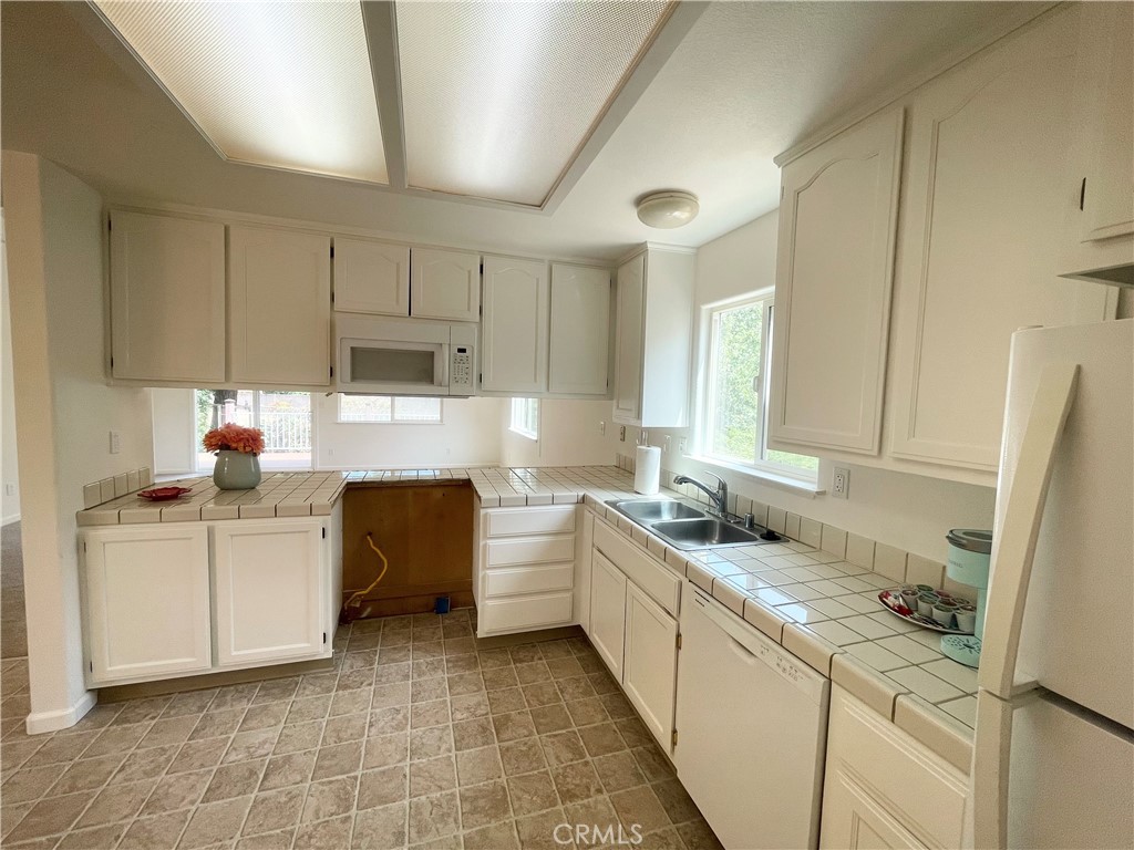 10324 Walnut Way Property Photo 10