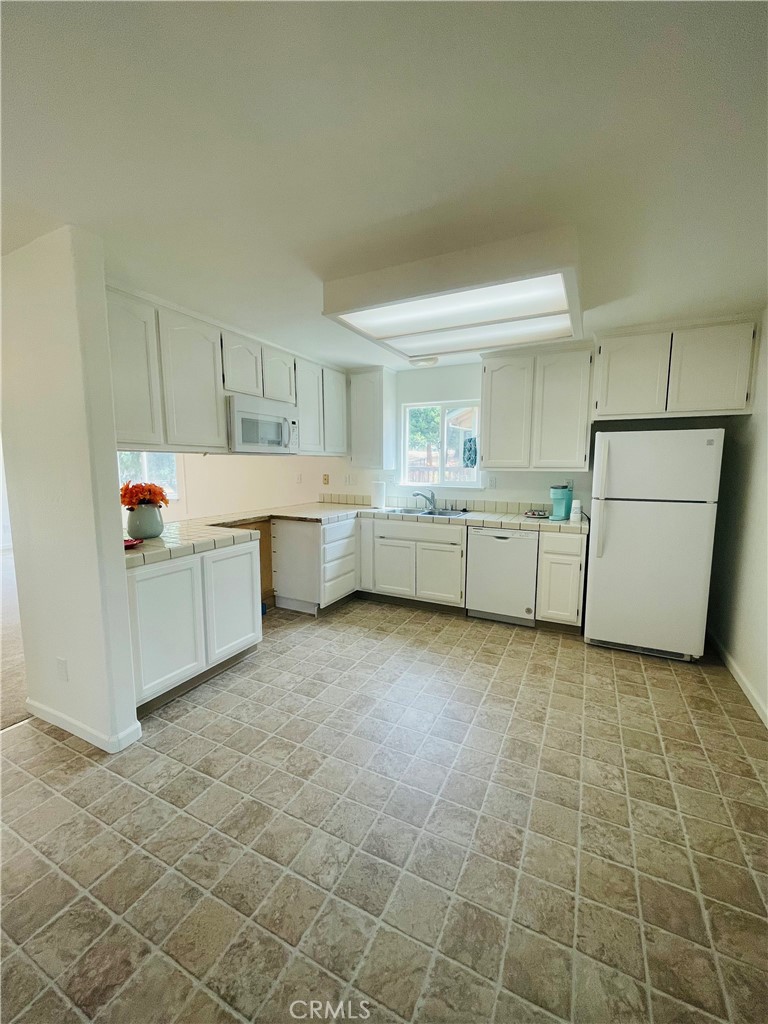 10324 Walnut Way Property Photo 12