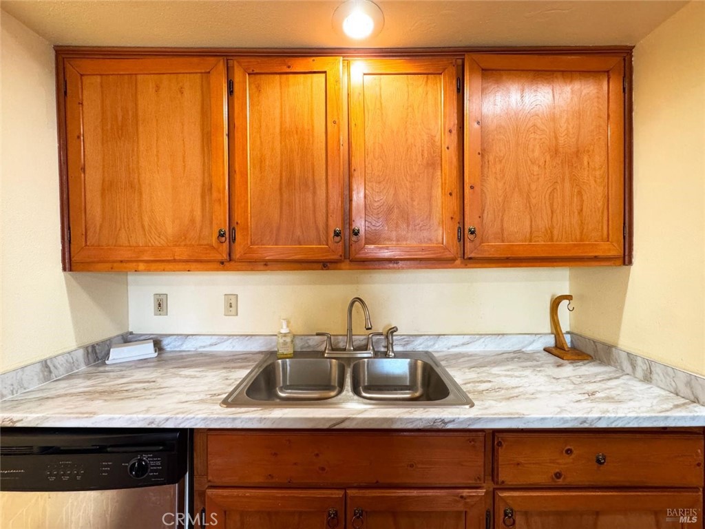 255 Burlington Property Photo 10